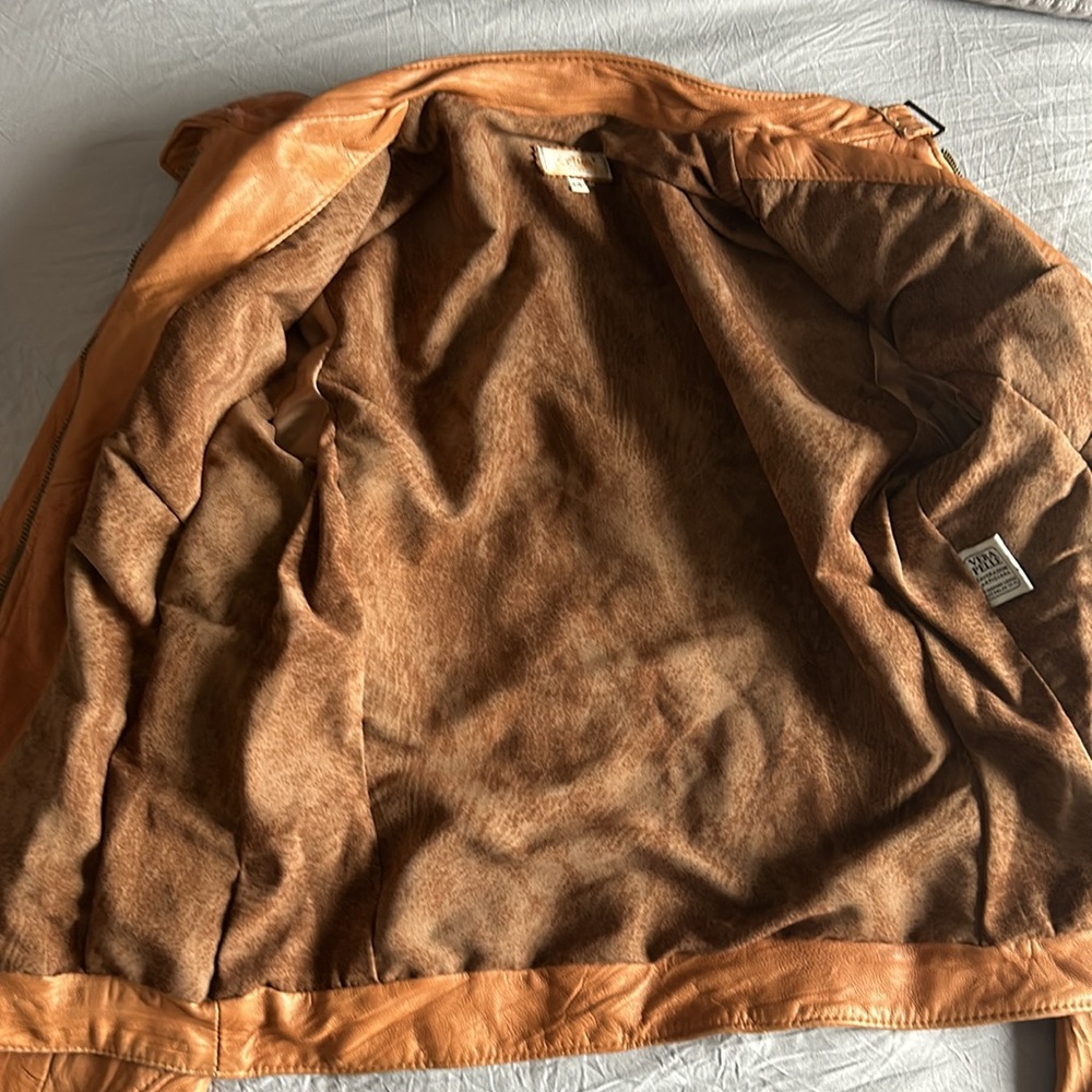 Leather jacket - Picture 5 of 10